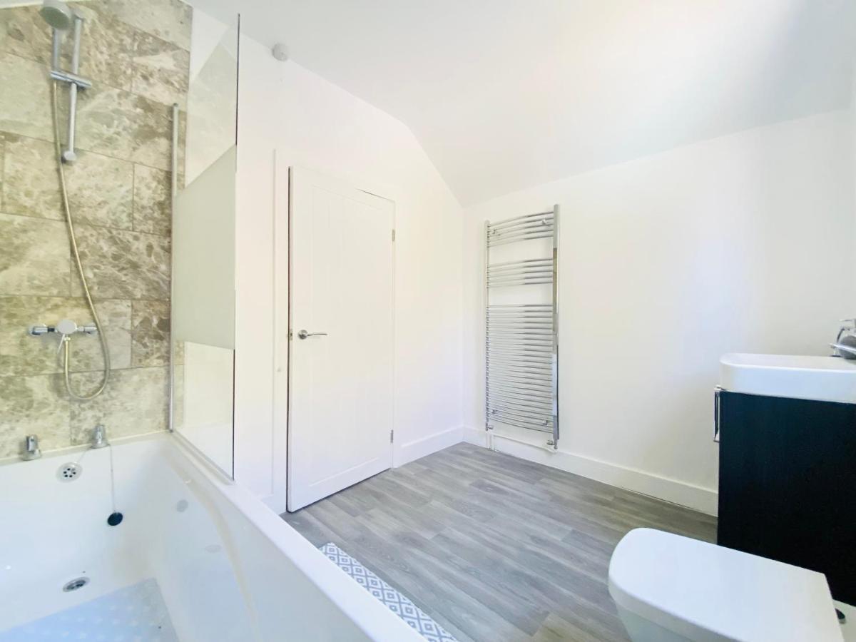 Emerald Living, 4 Bedrooms In The Heart Of Swansea, Close To Beaches! Exterior photo